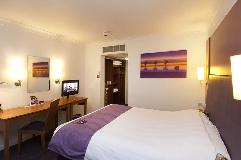 Premier Inn Portsmouth North Harbour Esterno foto