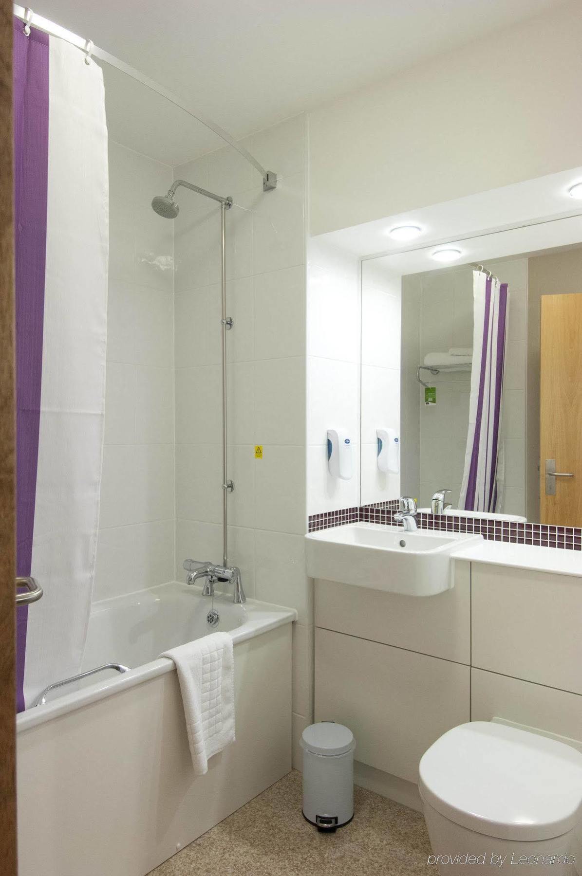 Premier Inn Portsmouth North Harbour Esterno foto